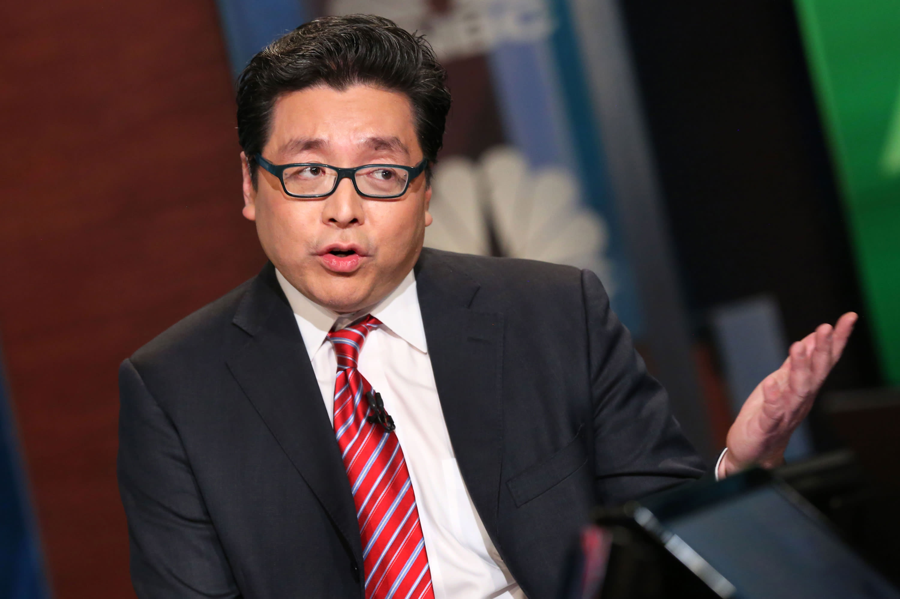 Market focus will shift back to earnings as debt ceiling worries fade, says Fundstrat's Tom Lee