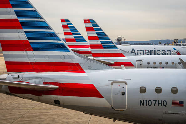 American Airlines cuts outlook, says chief commercial officer is leaving